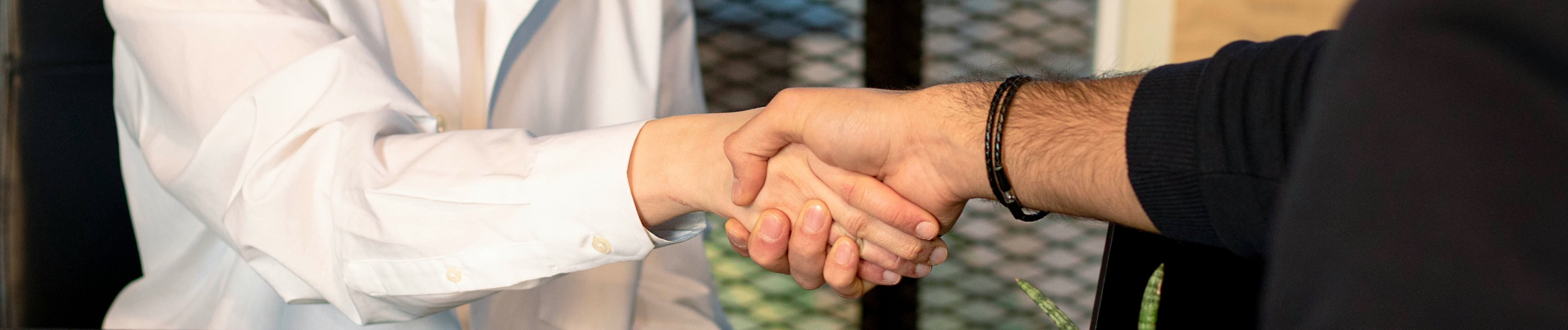 In any practice, the physician owner and/or administrators are in charge of overseeing the responsibilities associated with human resources management. This includes employment and labor laws, government compliance issues, employee-related costs and